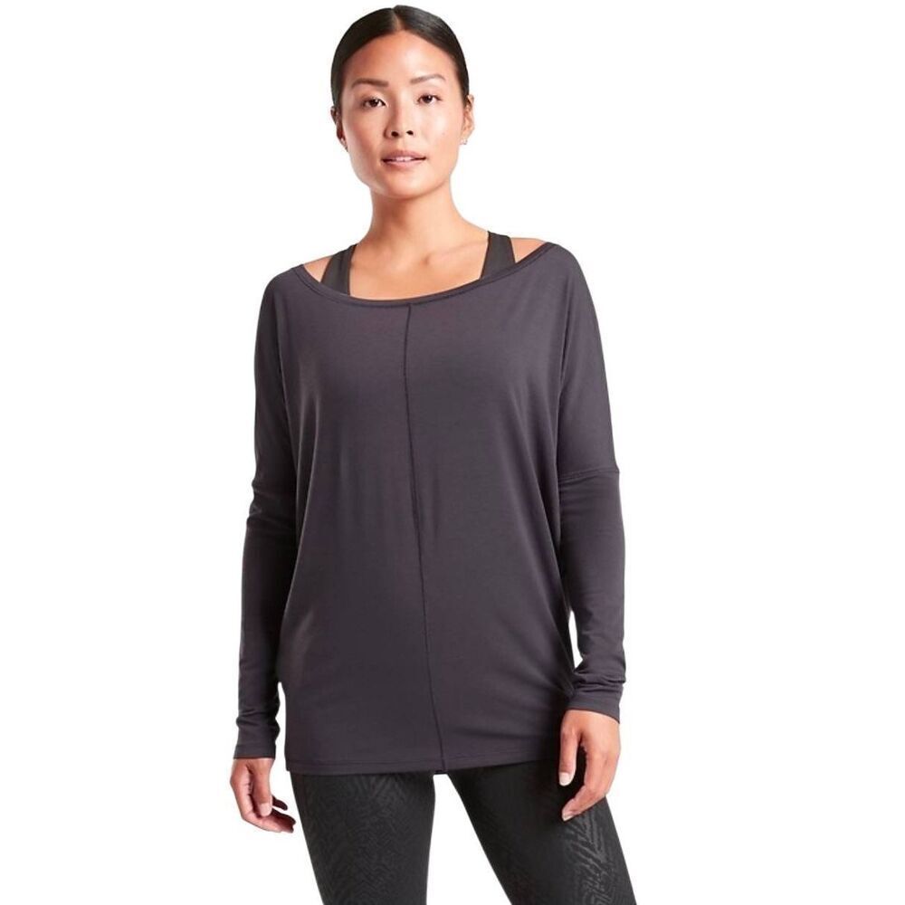 Athleta Essence Flow Top Size Medium Long Sleeve Black Relaxed Fit